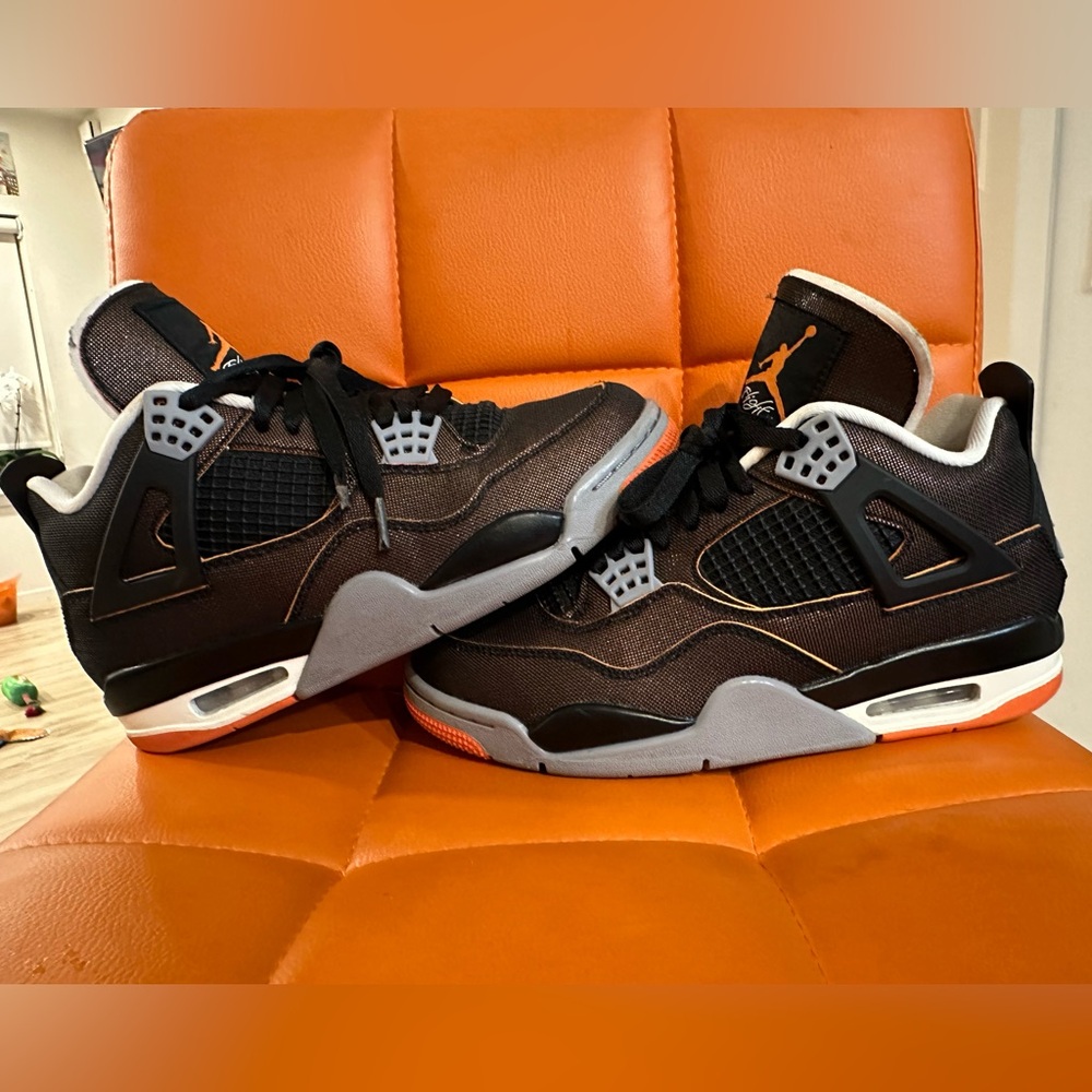JORDAN 4 RETRO STARFISH **SIZE 7.5w** LiKe NeW :)